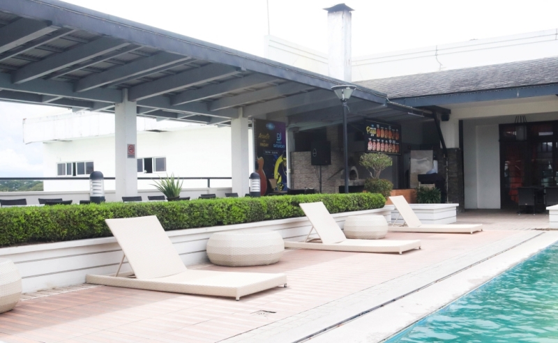 フィリピン留学 Cebu21 - LSLC-pool areas ground floor and chalet-12